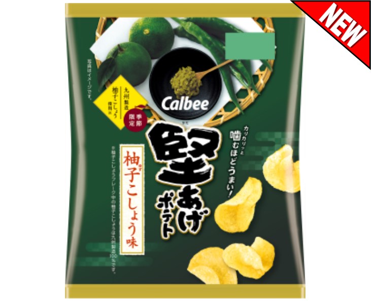 These extra crispy potato chips use 100% Kyushu-region yuzu and pepper flakes (yuzu is a Japanese citrus fruit that is a cross between an orange and a lemon). The refreshing yuzu smell will seduce you right as you open the bag, and the slightly-spicy green chili peppers will delight your tongue as you munch away on this crispy snack.