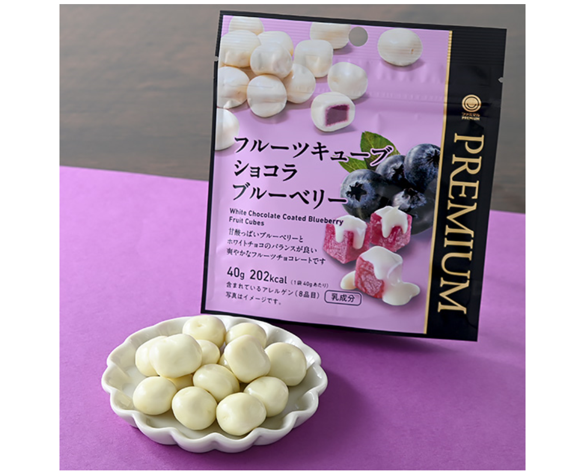 Family Mart Premium White Chocolate Coated Blueberry Fruit Cubes