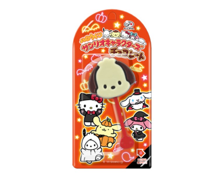 Your favorite Sanrio characters Hello Kitty, My Melody, Pompompurin, Pochaccho, and Cinnamoroll are here to wish you a Happy Halloween! Get this 5-Pack of cute chocolate lollipops to keep those spooky ghosts at bay! 😊