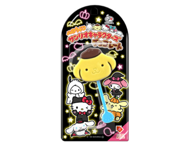 Your favorite Sanrio characters Hello Kitty, My Melody, Pompompurin, Pochaccho, and Cinnamoroll are here to wish you a Happy Halloween! Get this 5-Pack of cute chocolate lollipops to keep those spooky ghosts at bay! 😊