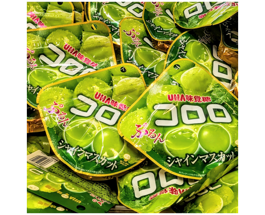 Japanese kororo muscat white grape gummies that have the texture of real grapes!
