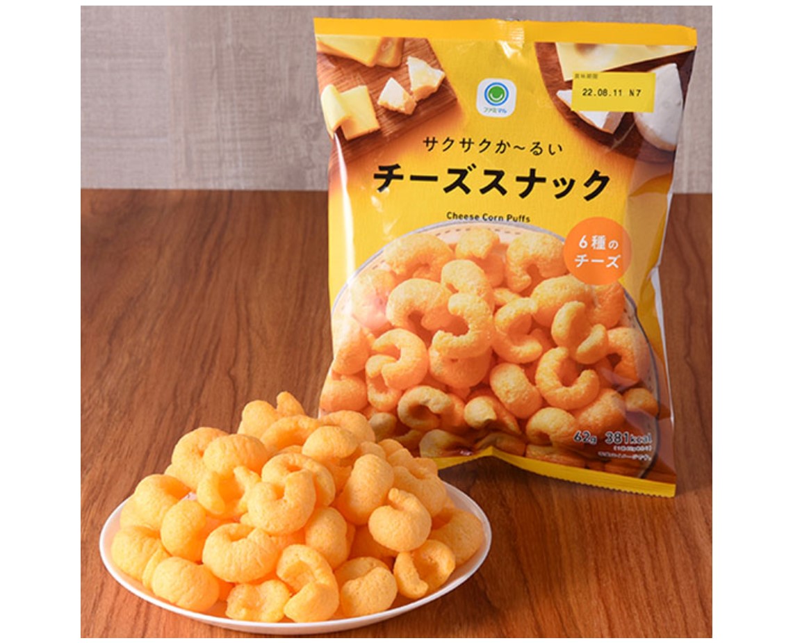 Light...fluffy...curly...crunchy! This Japanese snack is flavored with 6 varieties of cheese, giving it a deeply rich and satisfying flavor.